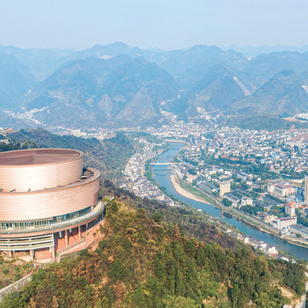 2.6亿像素航拍看贵州茅台镇全景